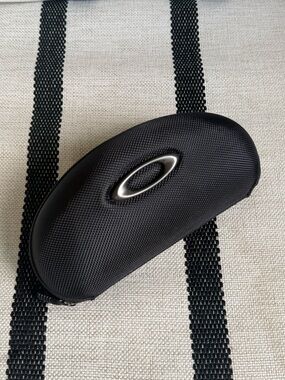 Oakley Sunglass Case Hard Case Zippered Black